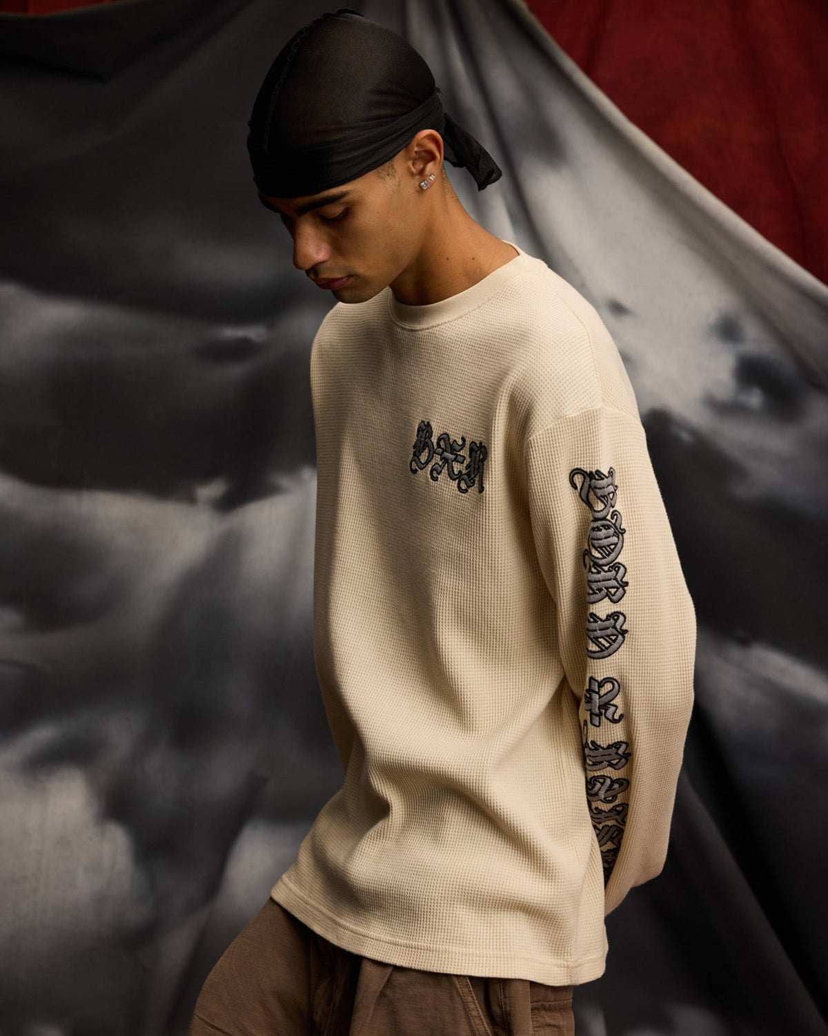 GOTHIC EMBROIDERED WAFFLE THERMAL: BLACK