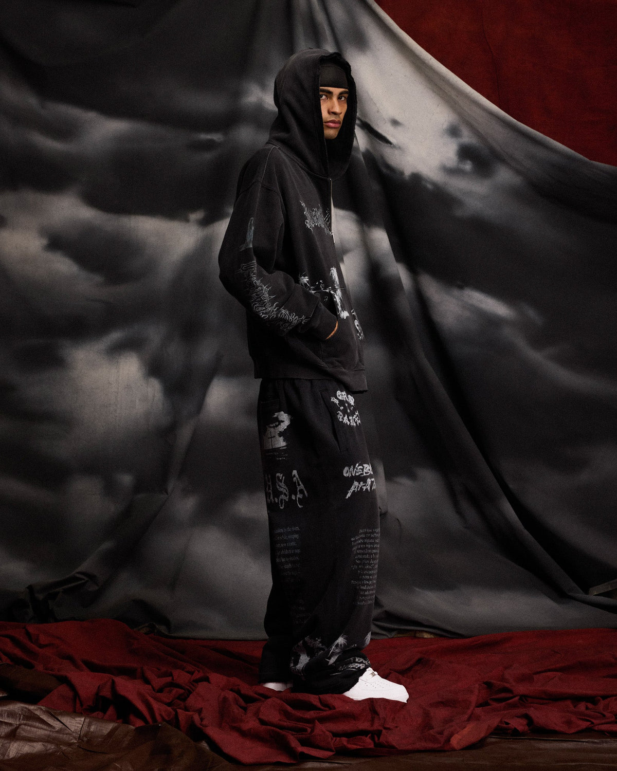 LLORONA SWEATS: VINTAGE BLACK